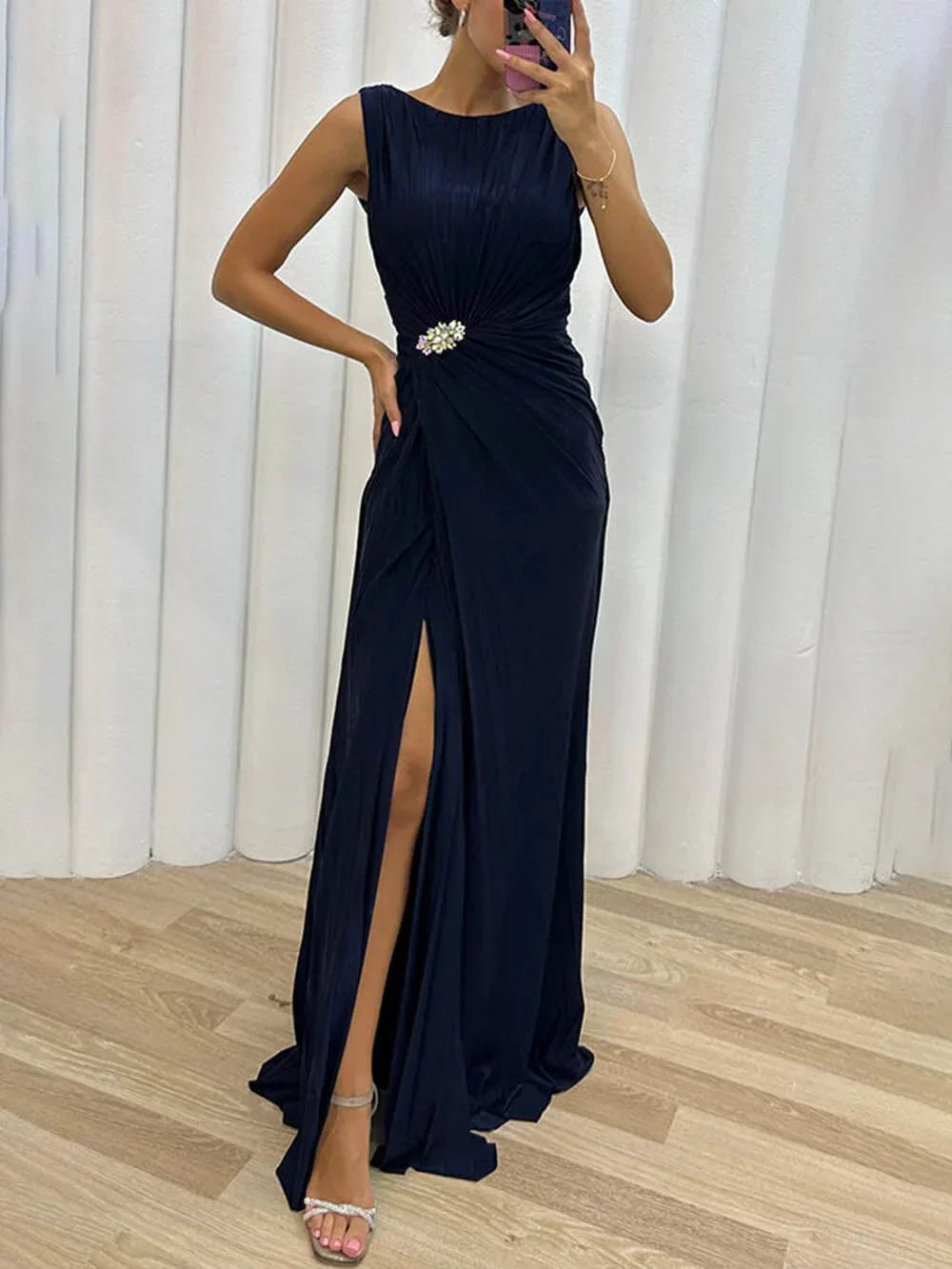 Kara - Timeless Figure-Flattering Split Maxi Dress
