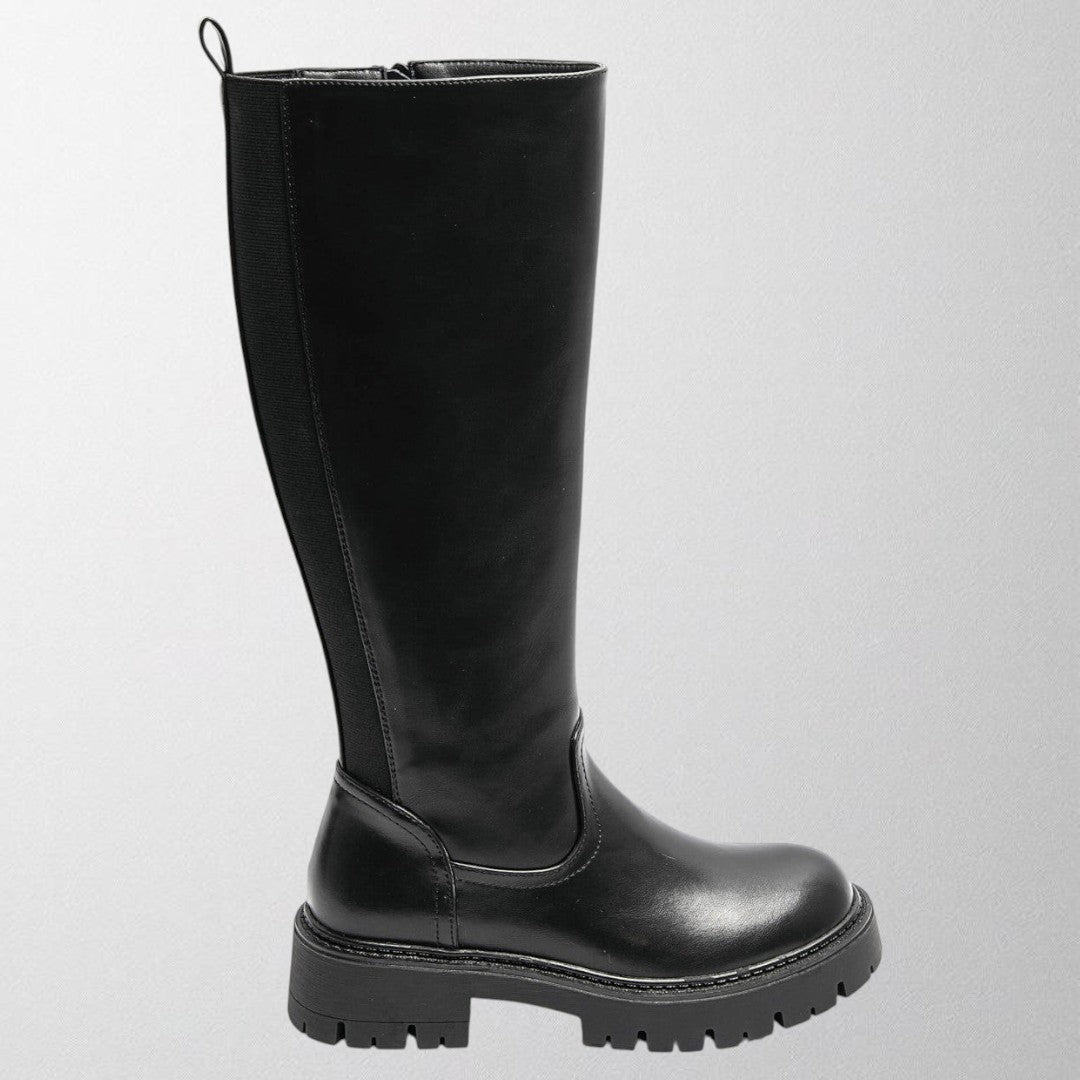 Gwen – Classic black boots