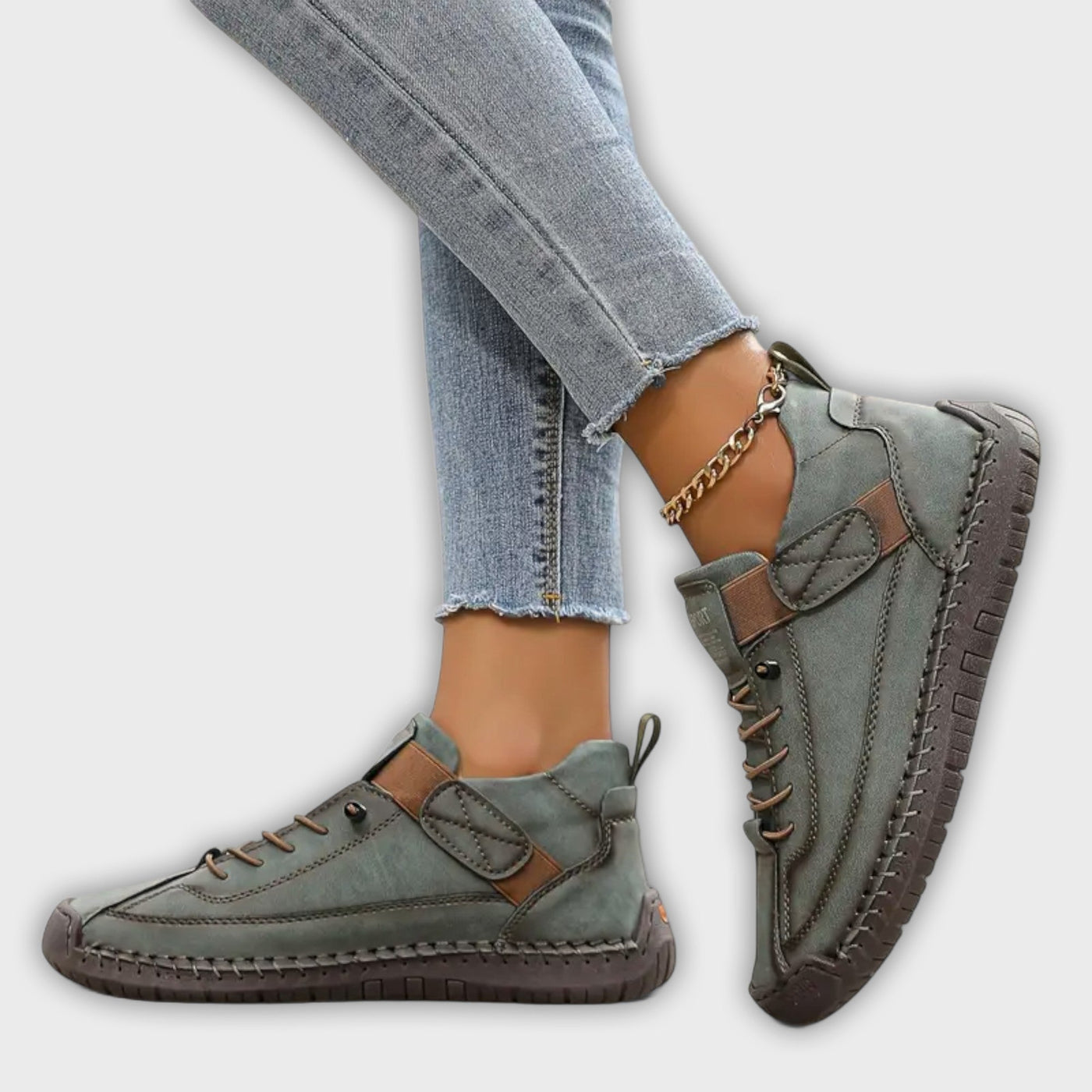 Claire - Classic Chelsea Sneakers