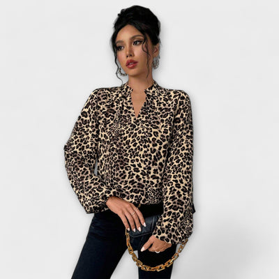 Roma - Elegant leopard print blouse with V-neck