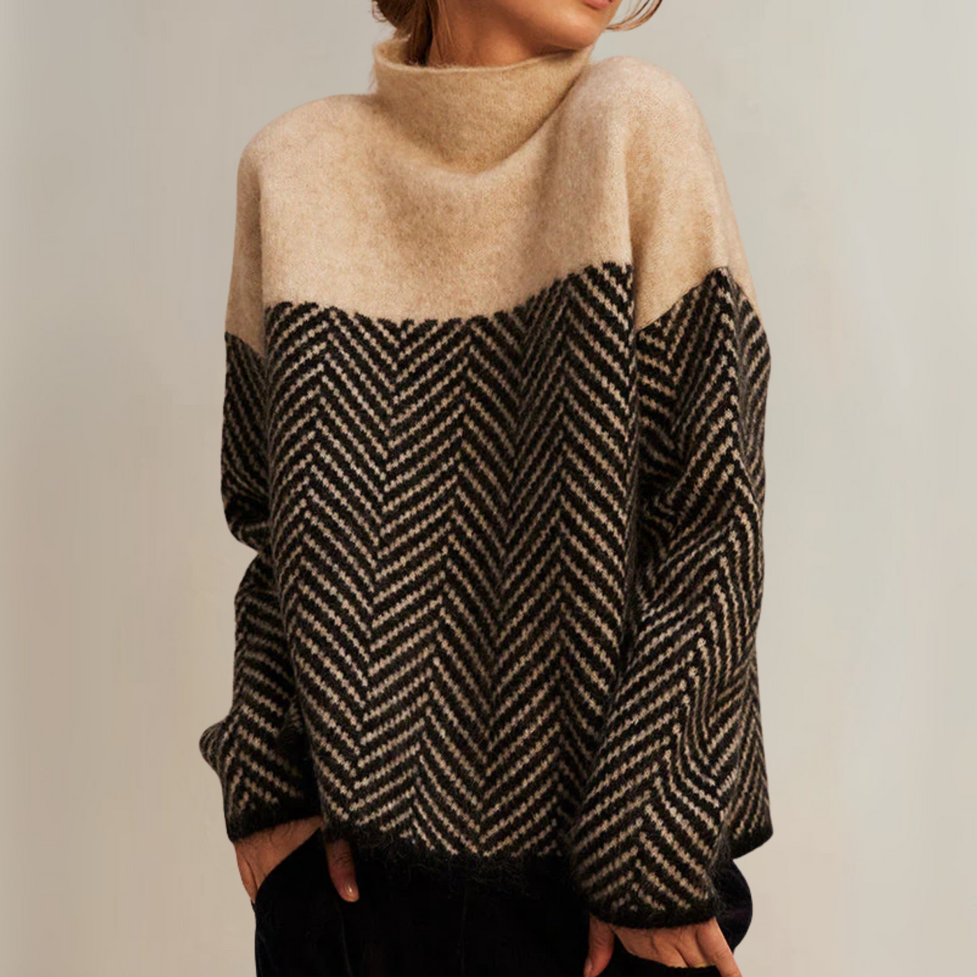 Zinnia - ELEGANT TURTLENECK SWEATER WITH A CLASSIC SILHOUETTE