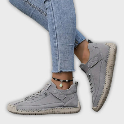 Claire - Classic Chelsea Sneakers
