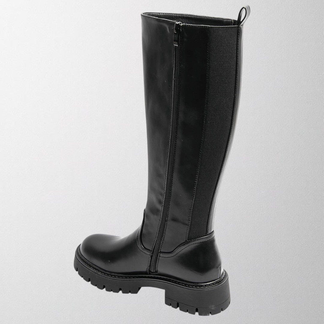 Gwen – Classic black boots