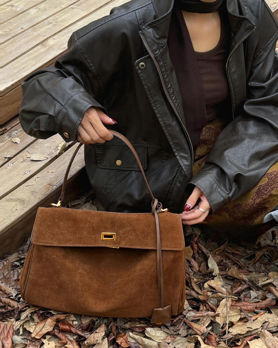 Savannah - ELEGANT SUEDE BAG WITH SOPHISTICATED DESIGN