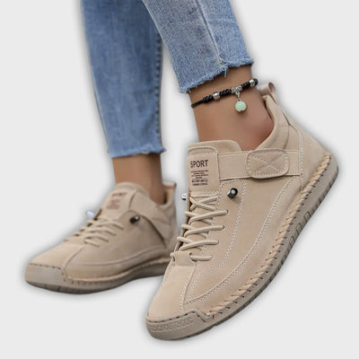 Claire - Classic Chelsea Sneakers