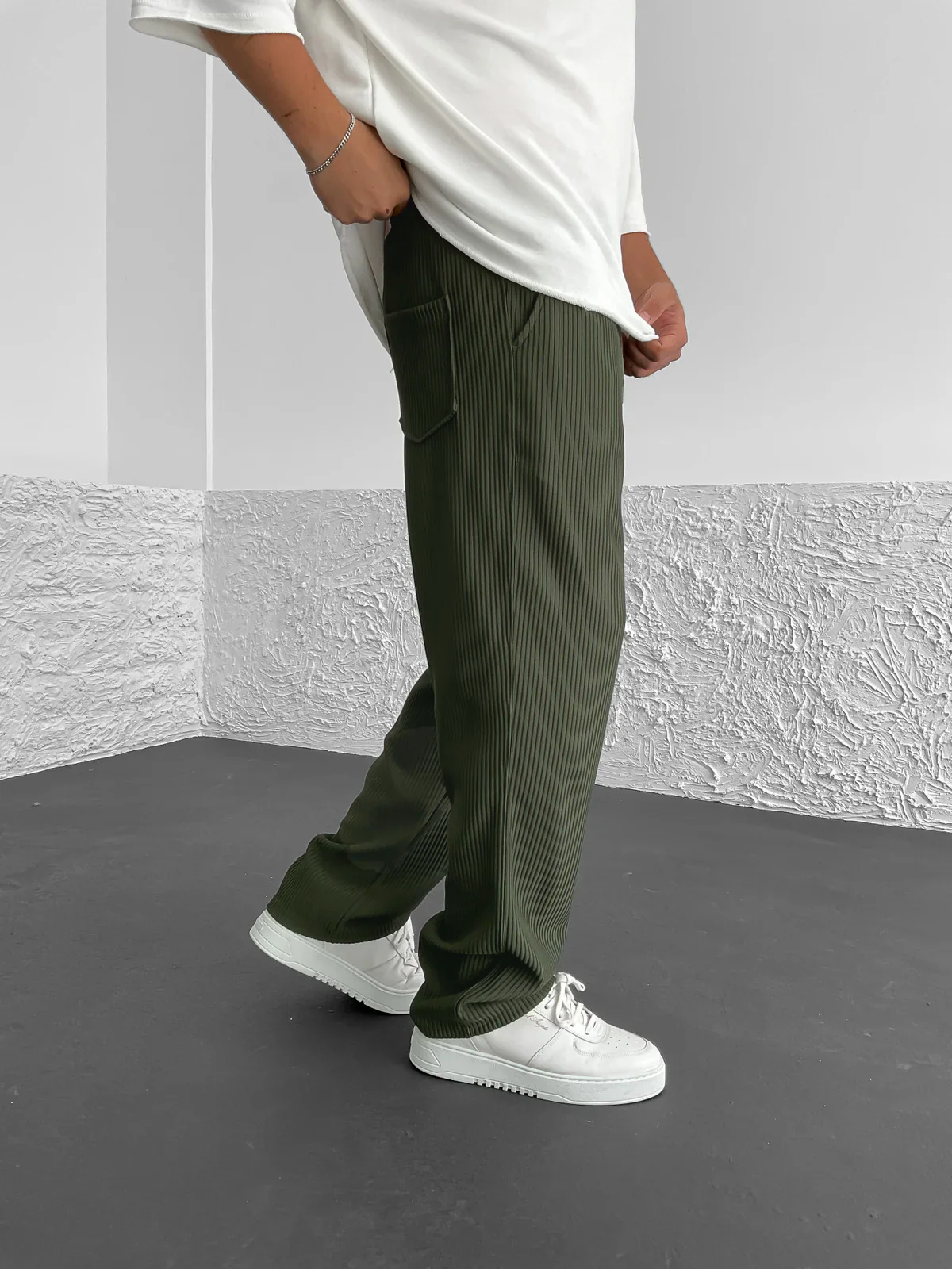 Gary - Ribbed Relaxed Fit Trousers