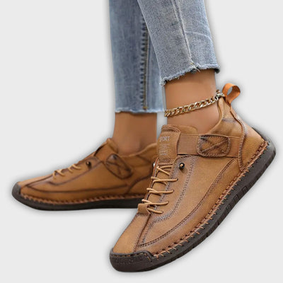 Claire - Classic Chelsea Sneakers