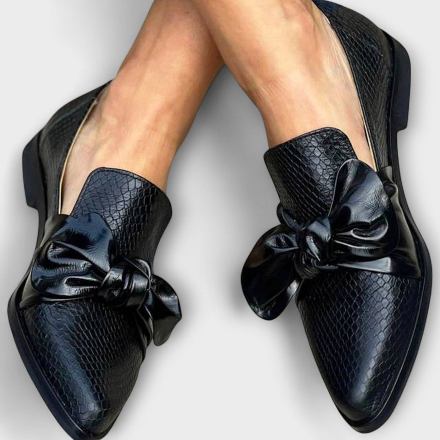 Fiora - ELEGANT LOAFER WITH BOW DETAIL