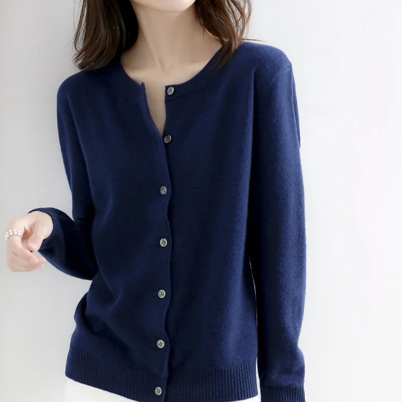 Lumi - ELEGANT BUTTON CARDIGAN WITH A SOPHISTICATED SILHOUETTE