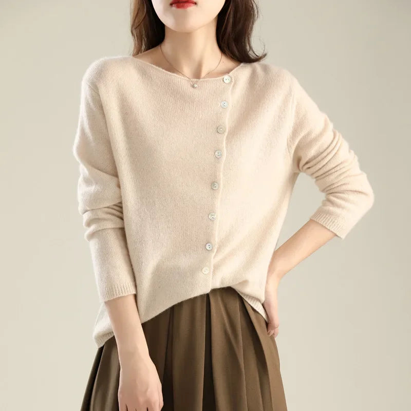 Cherie - ELEGANT CARDIGAN WITH STYLISH BUTTONS