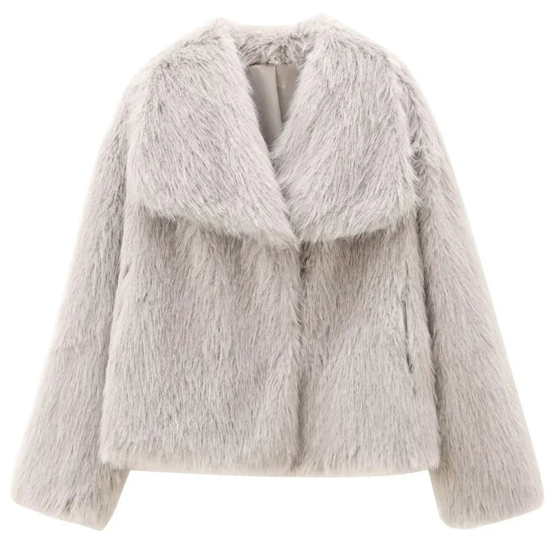 Lucia - Elegant Plush Fur Coat