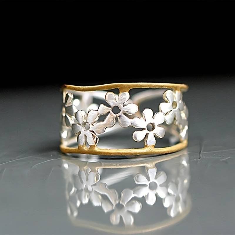 Irregular Ring with Empty Daisy